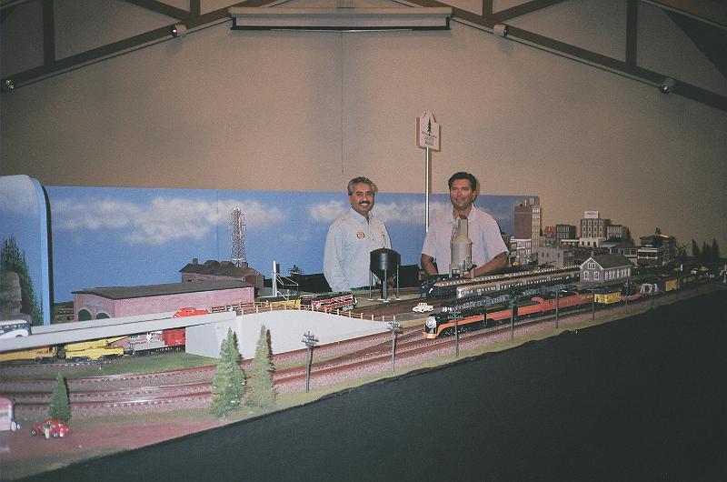 60680019.JPG - Dave and Dee heave a sigh of relief after helping set up the layout.
